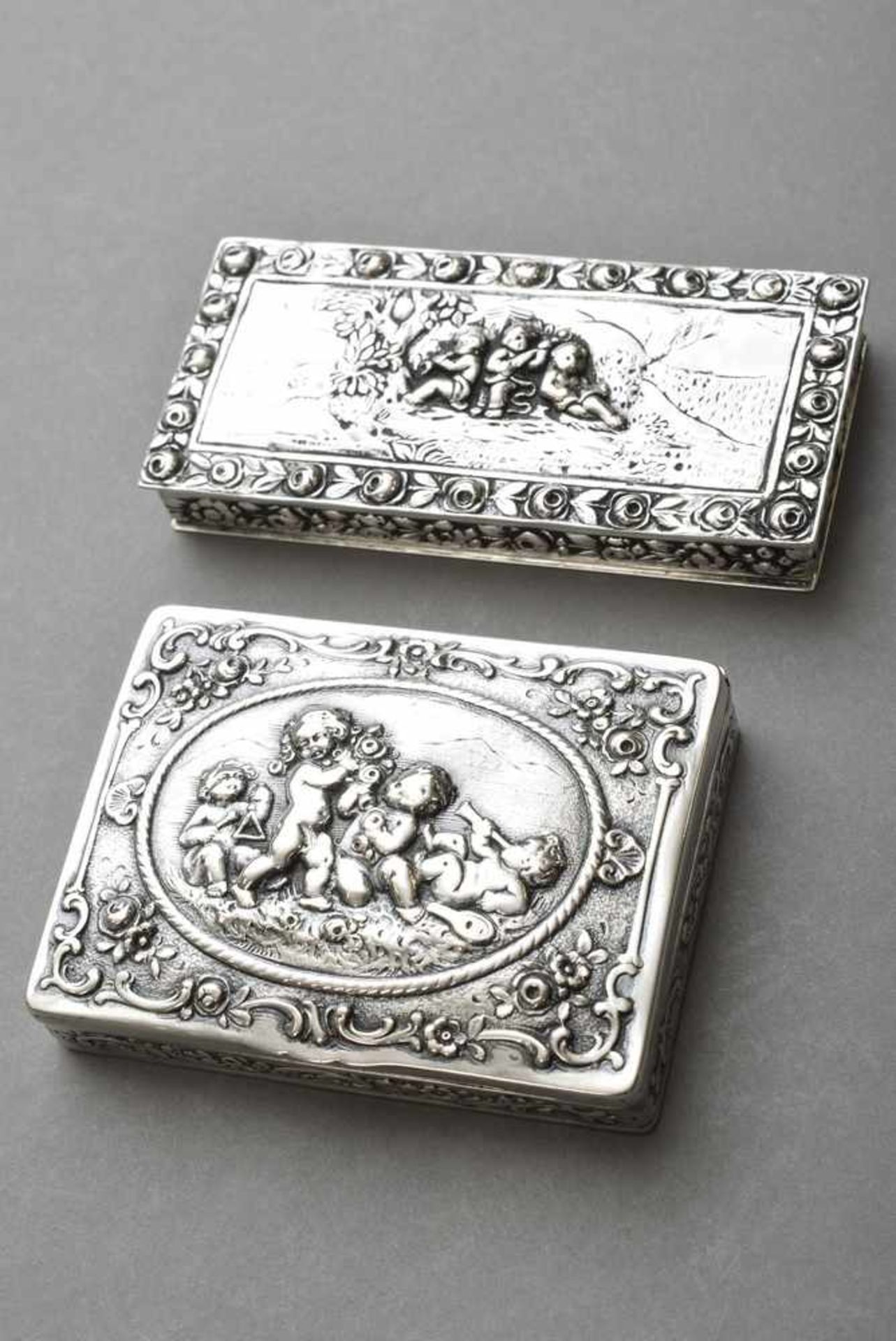 2 Diverse Döschen "Putti", Silber 800, 177g, H. 9/7cm2 Various boxes ''Putti'', silver 800, 177g, h.