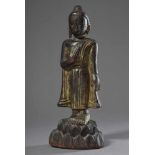 Stehender Buddha, Holz mit Resten von Vergoldung, Burma, Shan Stil, 18.Jh., H. 34,5cmStanding