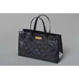 Louis Vuitton "Wilshire PM" Tasche, Monogram Vernis, blue nuit, 18x31x11cm, leichte TragespurenLouis