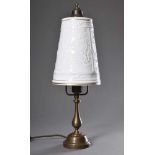 Lampe mit Lithophanie Schirm "Motive nach Boucher", 20.Jh., H. 60cmLamp with lithophany shade ''