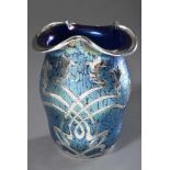 Kleine Loetz Wwe/Klostermühle Vase "Cobalt Papillon" mit floralem Silver Overlay "Lilien" und