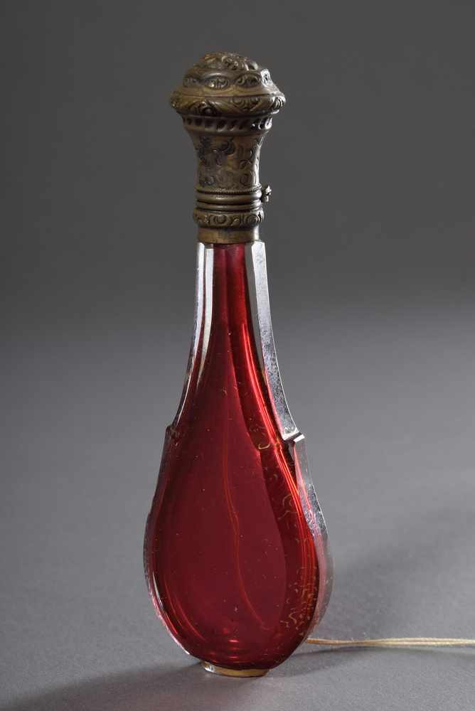 Biedermeier Flakon, rotes Überfangglas mit Metalldeckel und goldenem Wurmliniendekor, H. 10cm,