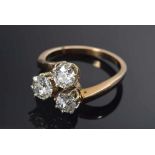 RG 585 Ring mit WG Krönchen Fassungen um 3 Altschliffdiamanten (zus.ca. 1.40ct/SI/TCR), 5,07g, Gr.