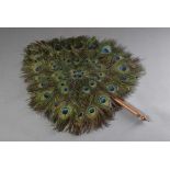 Pfauenfederfächer um 1900, ca. 75x55cmPeacock feather fan around 1900, ca. 75x55cm