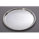 Rundes Tablett, graviert "IVG Preis 2007", Italien, Silber 800, 565g, Ø 32,5cmRound tray,