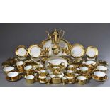 80 Teile französisches Porzellan Restservice "Gold", Limoges Porcelaine de Paris, bestehend aus: 1