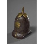 Leder Etui "Pickelhaube" mit Messing Fingerhut, H. 4,5cmLeather case ''Pickelhaube'' with brass