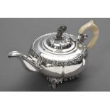 Teekanne mit Beingriff, Frankreich um 1860/65, versilbert, H. 15,5cmTeapot with bone handle,