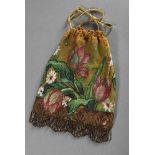 Perlbeutel "Tulpen und Margeriten", um 1890, 20,5x18cm, etwas defektPearl bag ''Tulips and