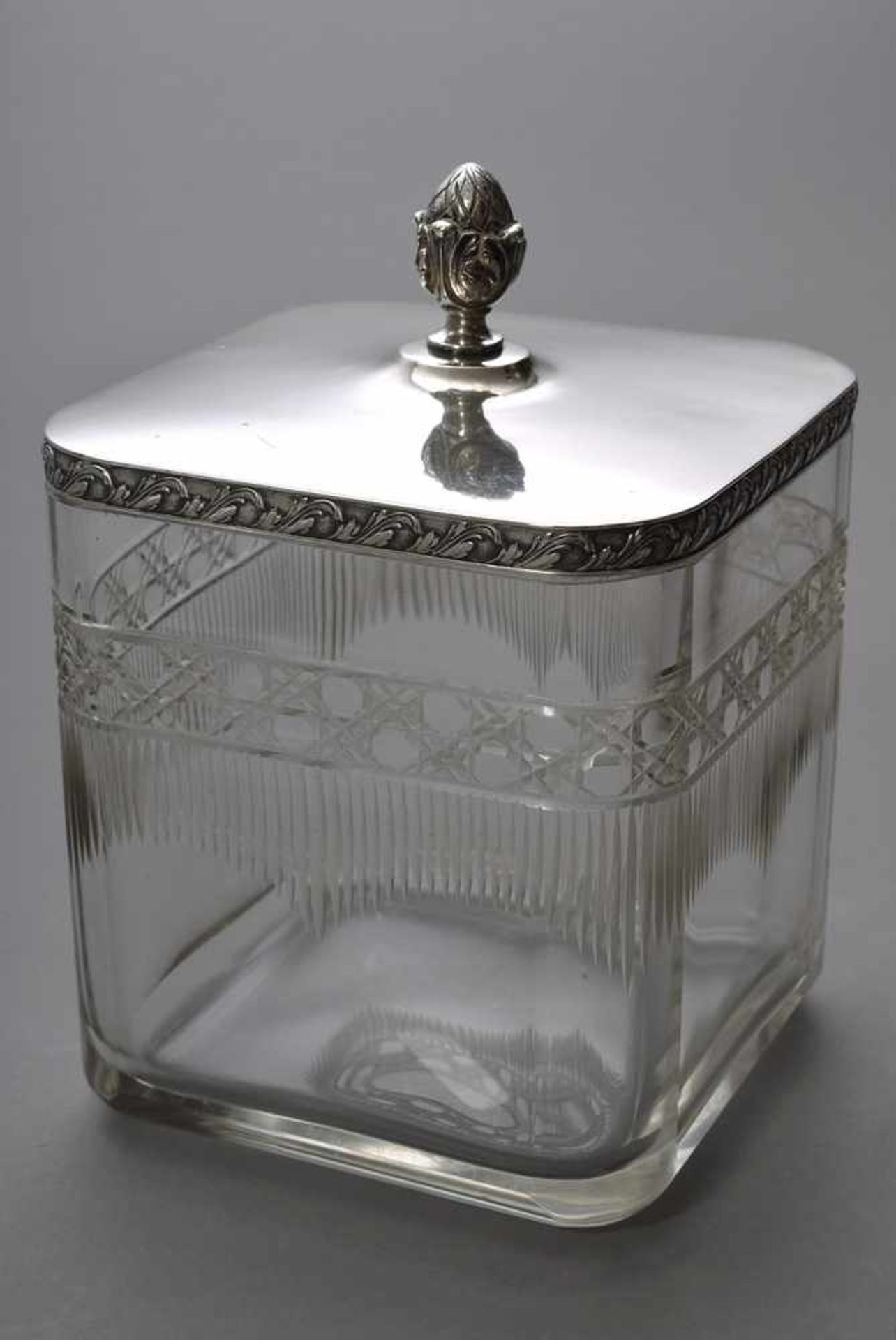 Eckige Kristall Keksdose mit Baccaratschliff und Silber 800 Deckel, Österreich um 1900,