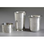 3 Diverse Teile: 1 Serviettenring und 2 Becher mit Monogrammgravuren "TAF"/TF", Silber 800/835/