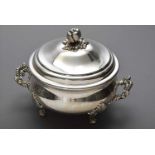 Runde Deckelterrine mit Fruchtknauf, versilbert, 20.Jh., H. 23cmRound tureen with lid and fruit