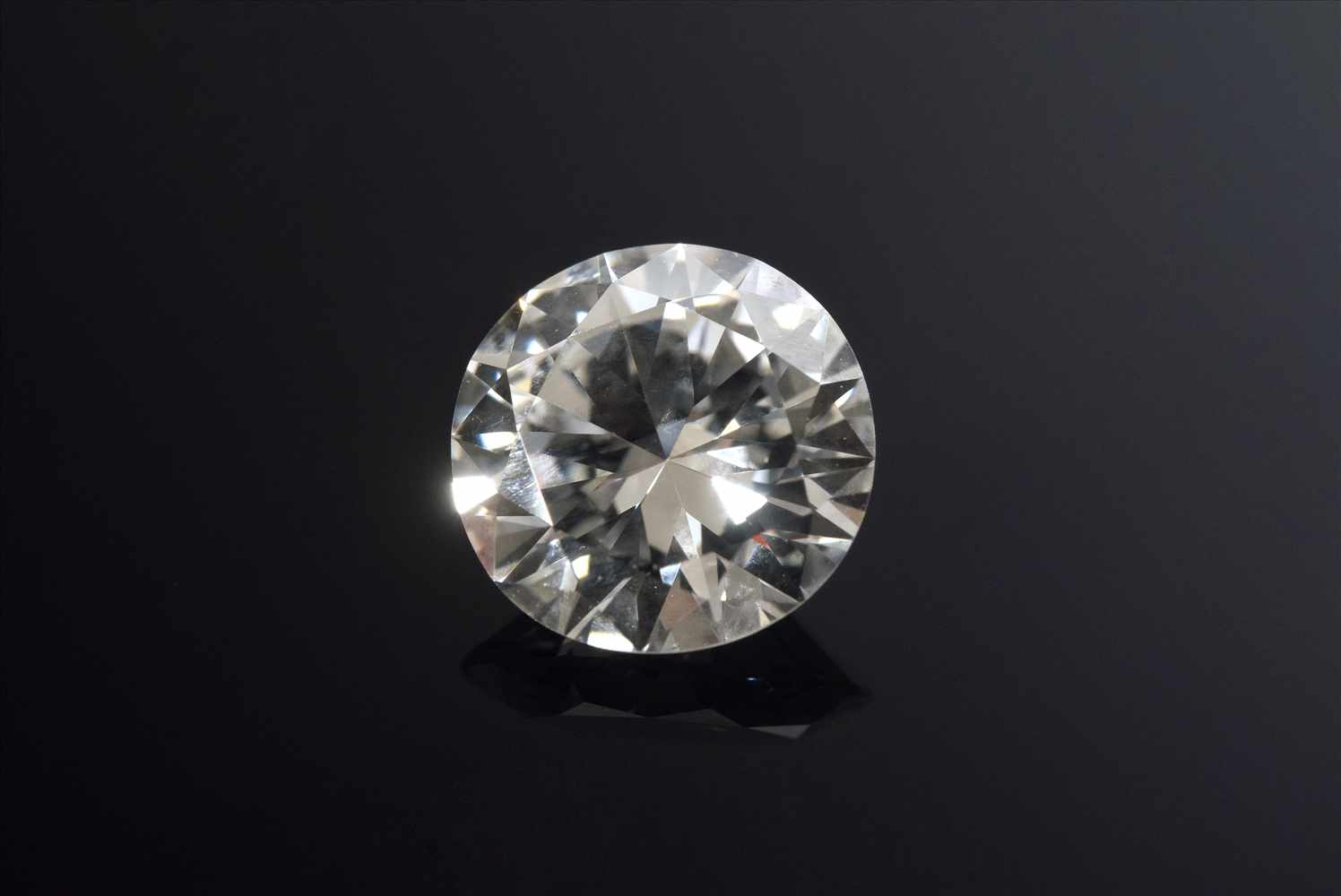 Ungefasster Diamant im Brillantschliff, ca. 1.23ct/TCR/VS1, 7,13x7,01x3,98mm, Expertise Elisabeth