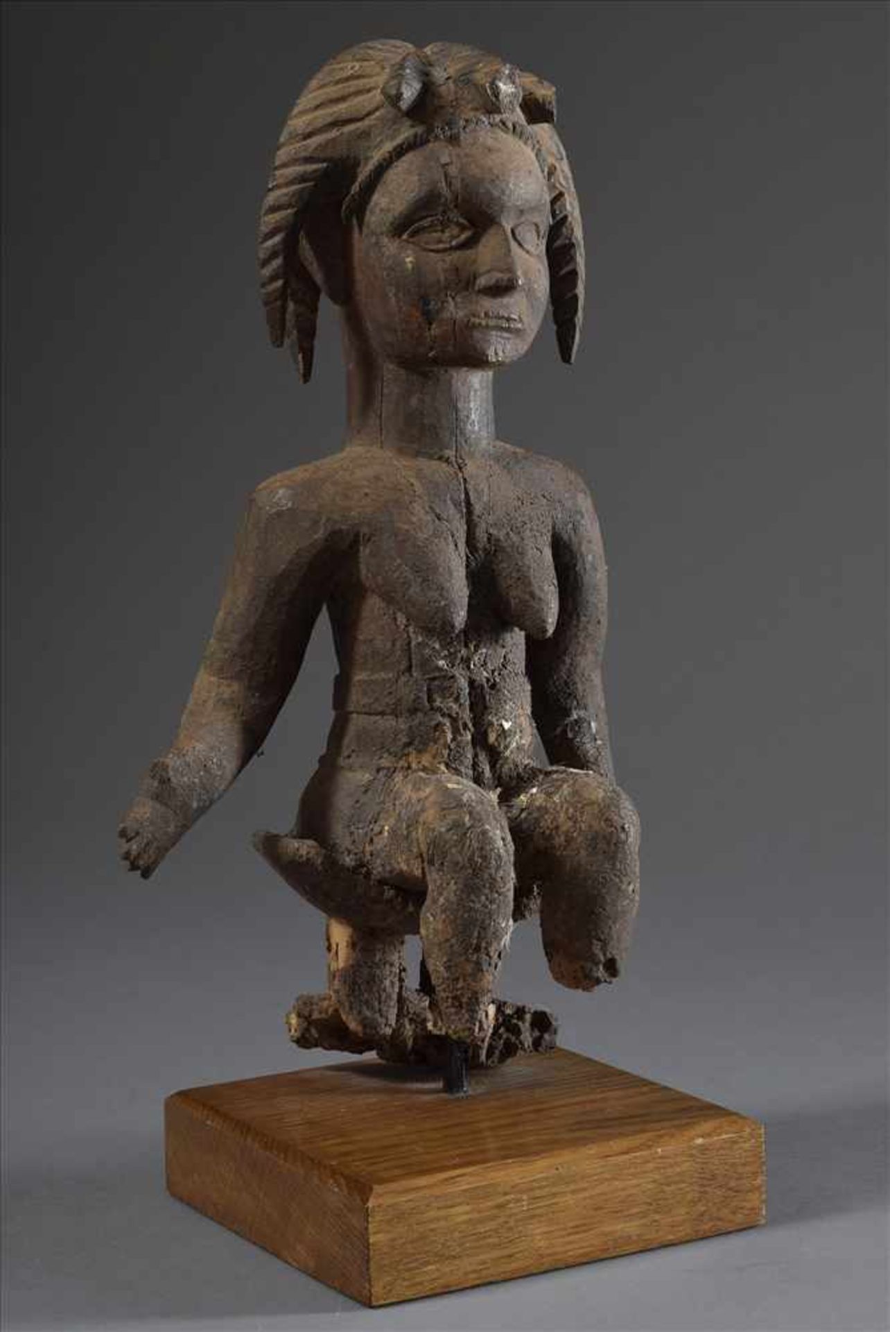 Seltene, sitzende weibliche Figur der Bidjogo/Bissagos Inseln/Westafrika mit hervorragender