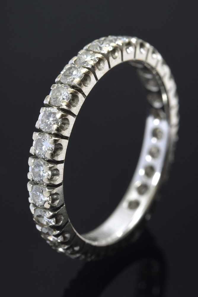 WG 750 Memory Ring mit 28 Brillanten (zus. ca. 1.04ct/SI/W), 2,66g, Gr. 52White gold 750 Memory ring