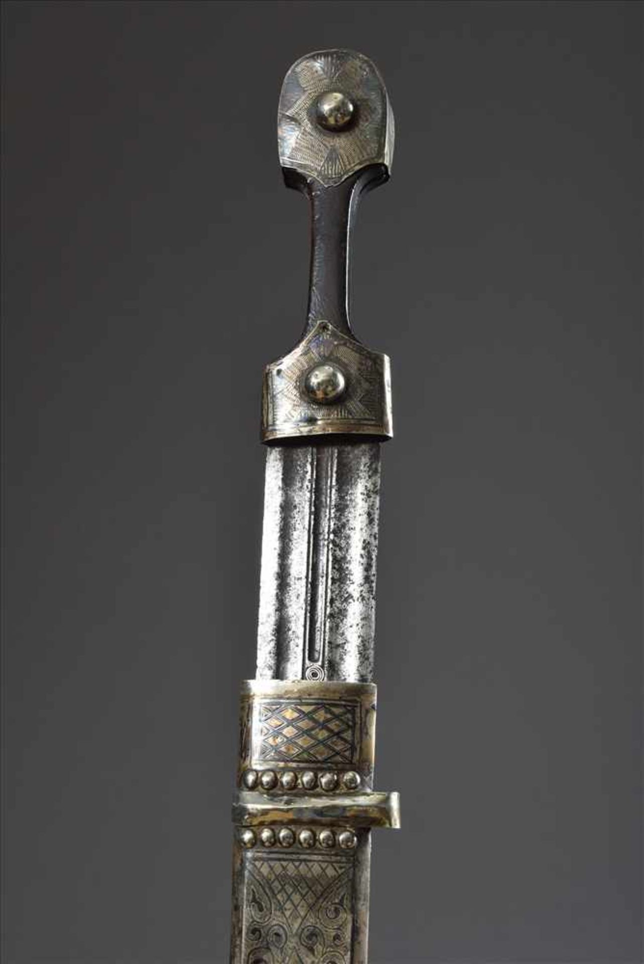 Kaukasischer Kindjal Dolch in Silber Scheide mit Niello Dekoration, 20.Jh., L. 66cm, leichte