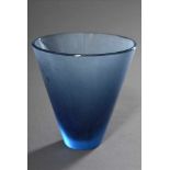 Kleines blaues Hermès Glas mit satinierter Wandung, verso Ätzsignatur, H. 8,5cmSmall blue Hermès