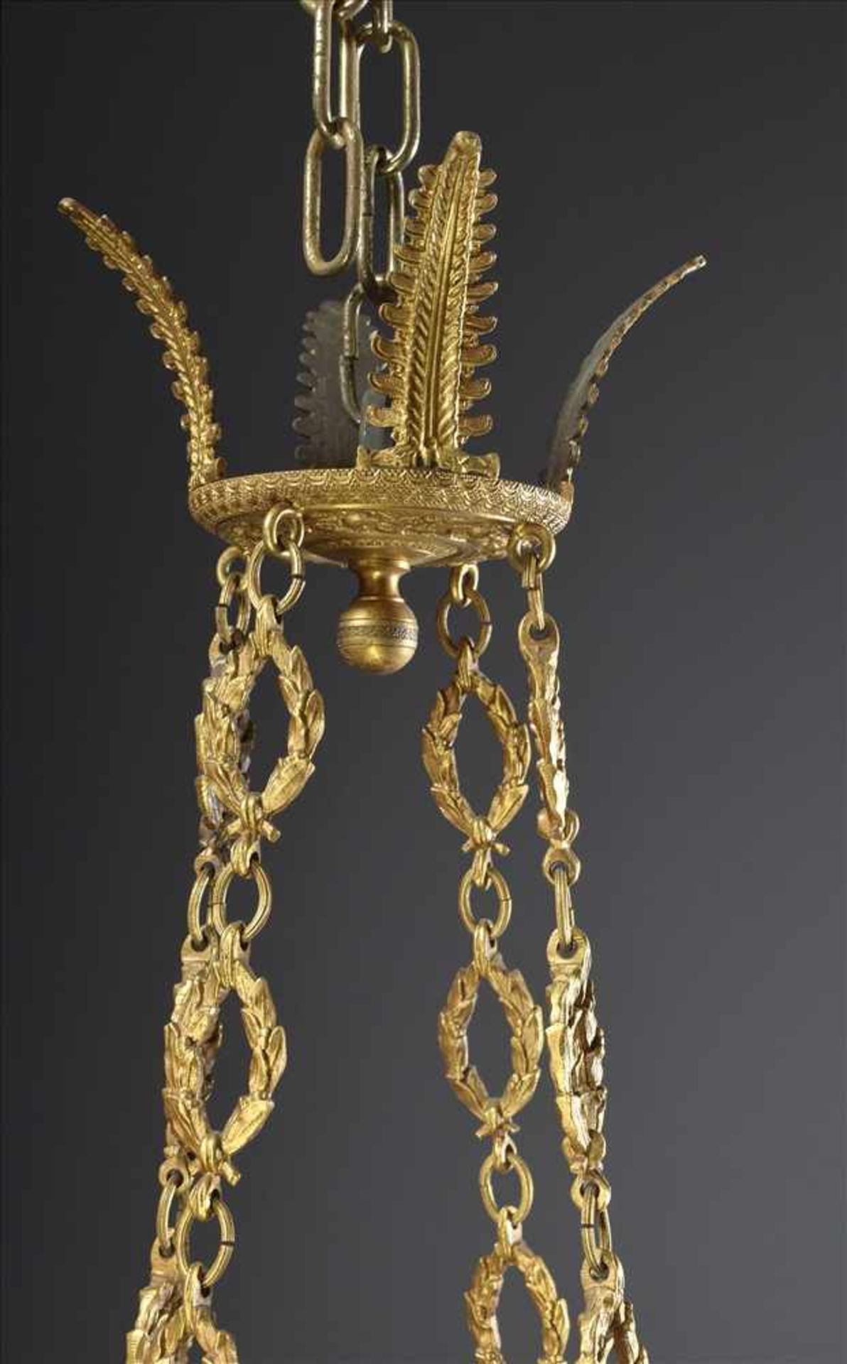 Vierflammige Empire Krone mit kleinen Köpfchen, feuervergoldete Bronze, Ø 58cm, L. ca. 90cmFour - Bild 3 aus 3