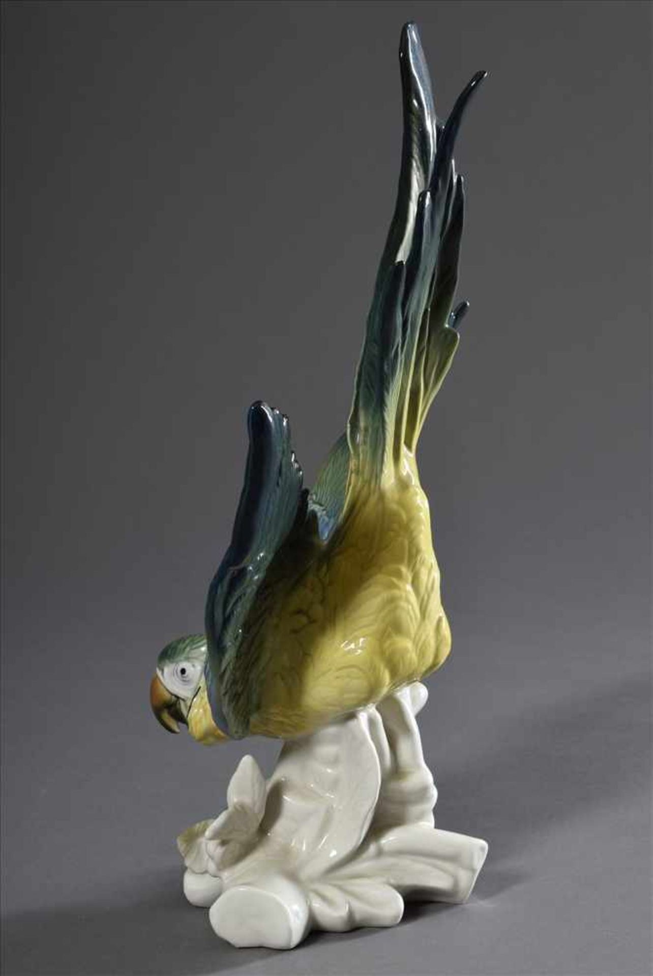 Ens Porzellan "Papagei mit gespreizten Flügeln auf Ast", farbig staffiert, Modellnr. 7118, H. - Bild 5 aus 5