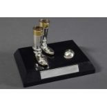 Silber Stiffthalter "Reitstiefel und Kappe" auf Basaltsockel, ungraviert, Juwelier Friedrich, 5,