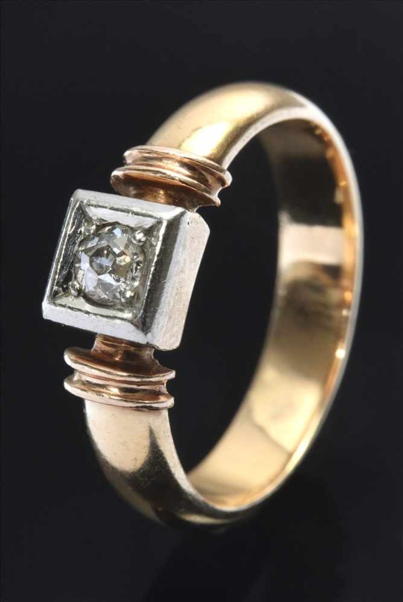 Zarter RG 585 Ring mit Altschliffdiamant (ca. 0.10ct/P2/TCR), Fassung platiniert, 4,43g, Gr. 51,