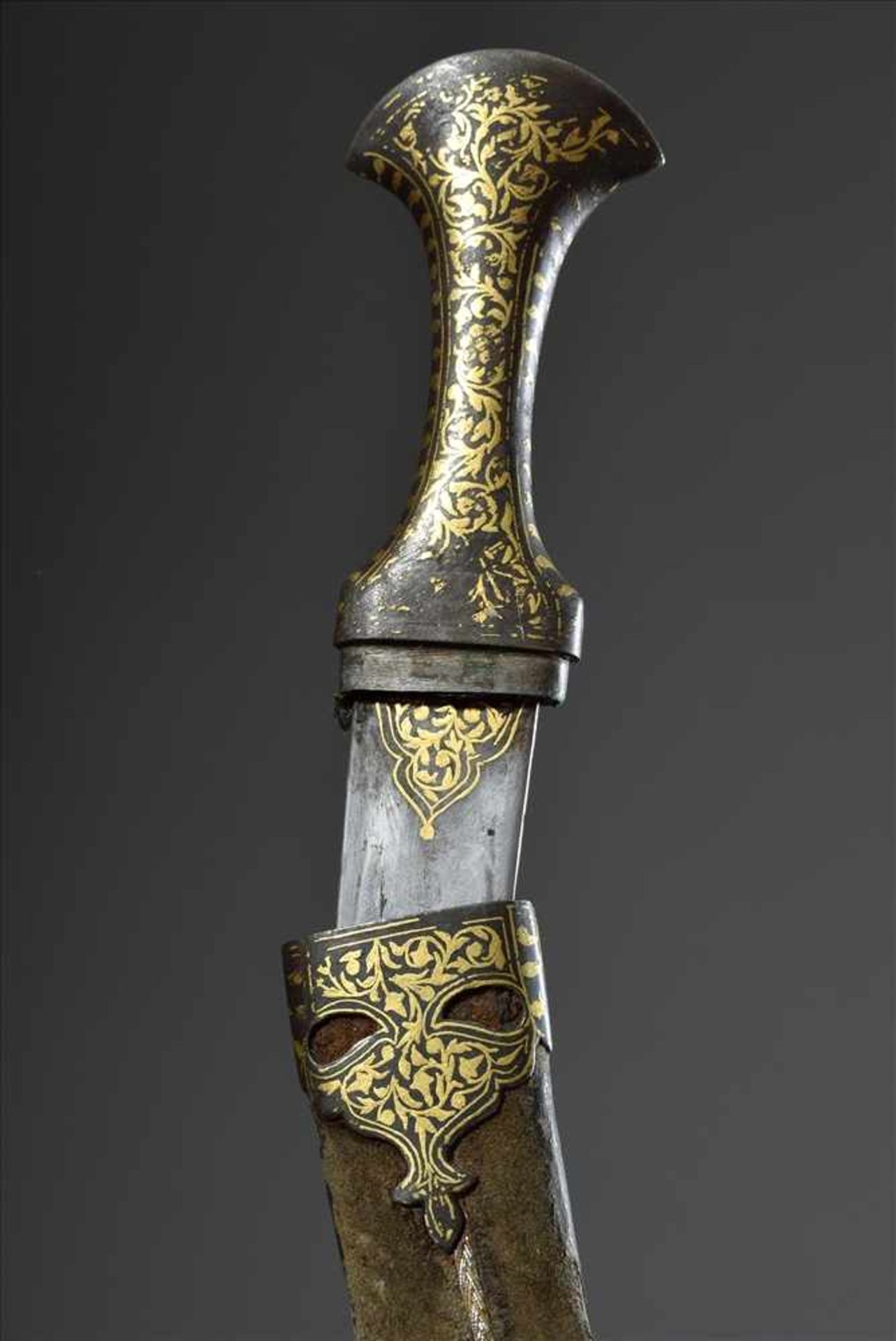 Arabischer Krummdolch mit Gold tauschiertem Griff und Scheide, L. 22cm, defektArab dagger with