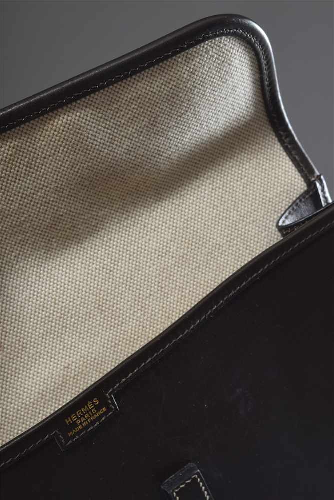 Hermès Clutch mit großer Leder "H" Schließe, dunkelbraunes Boxcalf Leder, innen helles Leinen, - Image 4 of 4