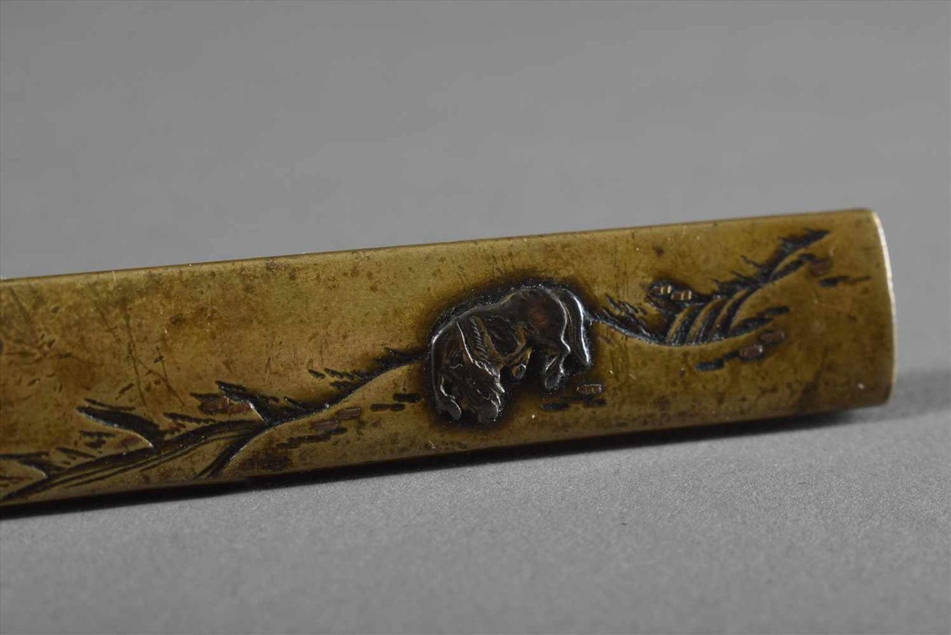 Japanische "Kozuka" Beimesser Griff "Pferd" mit Schriftzeichen, Bronze mit Silber Tauschierung, L. - Bild 2 aus 4