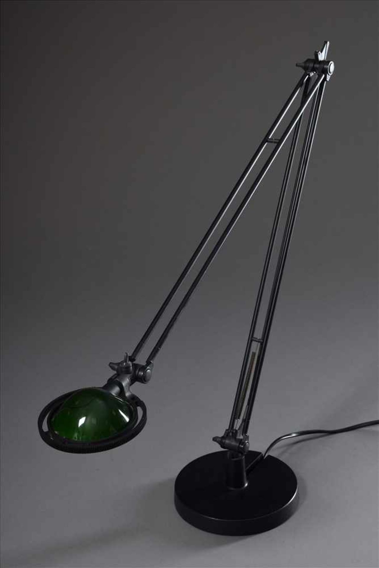 Schreibtischlampe "Berenice Tavolo Grande" von Luceplan mit grünem Reflektor, Armlänge 45+45cm, - Bild 2 aus 5