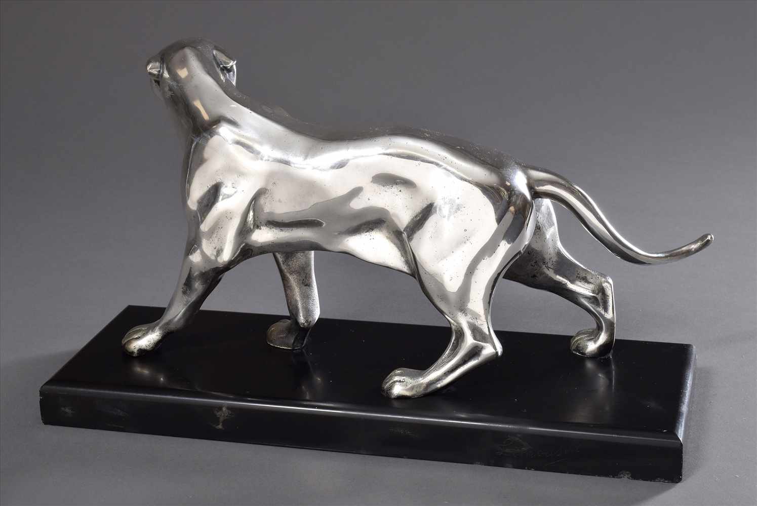 Limousin, Jacques "Schreitender Panther", Bronze versilbert auf Steinsockel, um 1920, 23, - Image 2 of 7