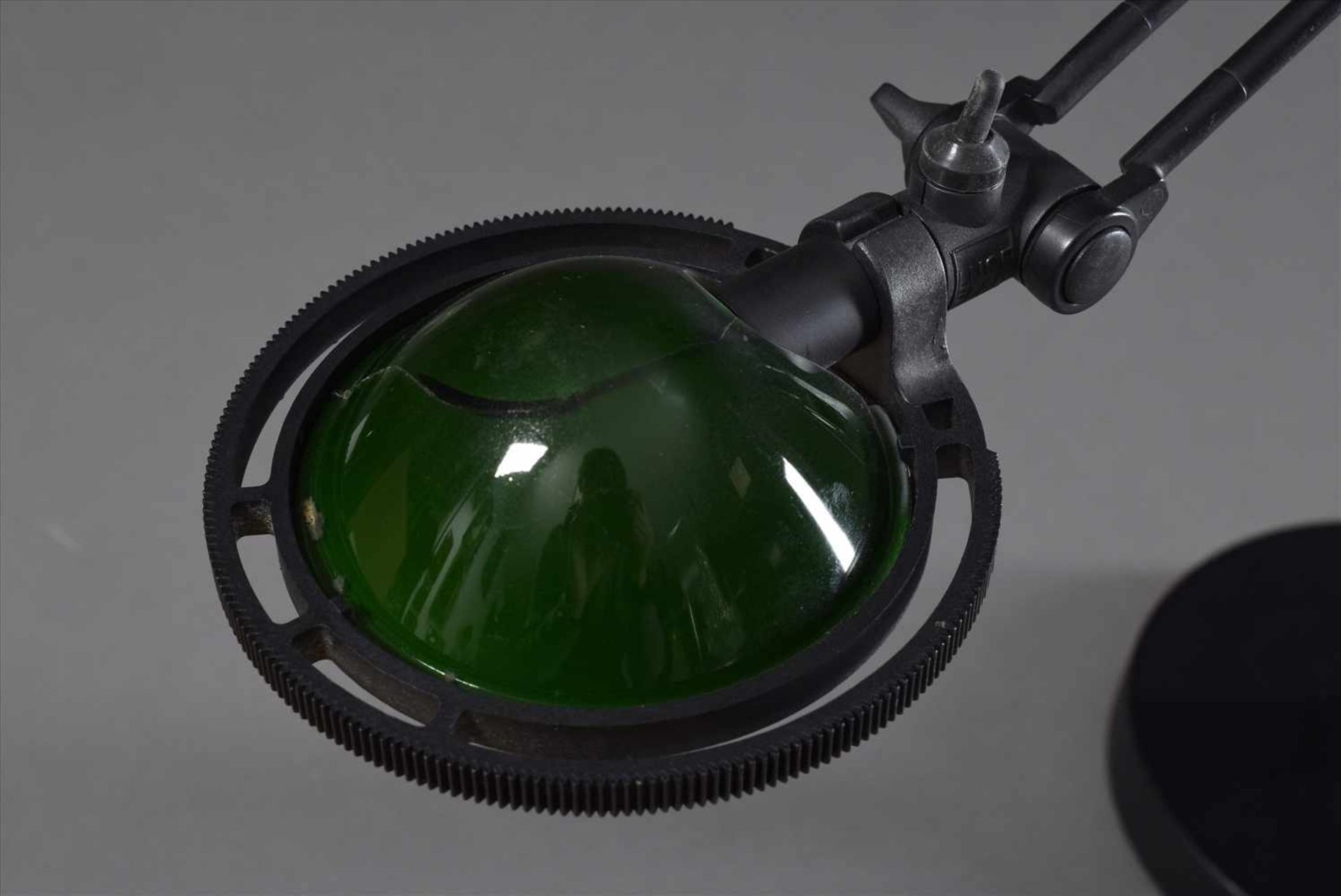 Schreibtischlampe "Berenice Tavolo Grande" von Luceplan mit grünem Reflektor, Armlänge 45+45cm, - Bild 3 aus 5