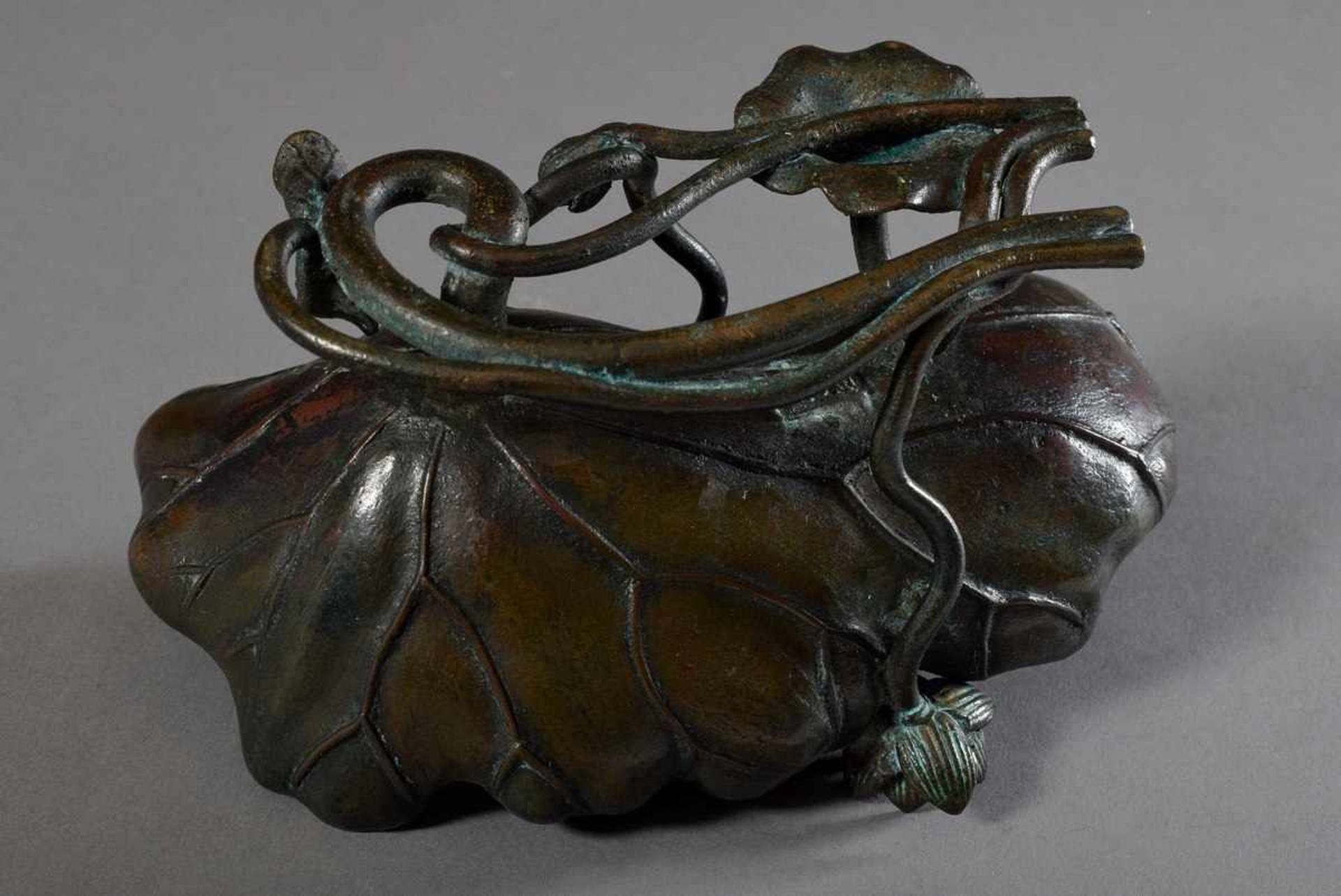 Japanische Bronze Schale "Lotusblatt", gemarkt "Japan", 20. Jh., 9,5x20x9cmJapanese bronze bowl " - Bild 6 aus 6