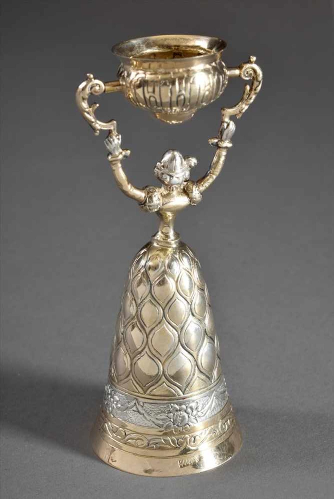 Hochzeits-Scherzbecher nach antikem Vorbild, Ludwig Neresheimer, Silber 800 vergoldet, 87g, H. 12, - Bild 2 aus 2