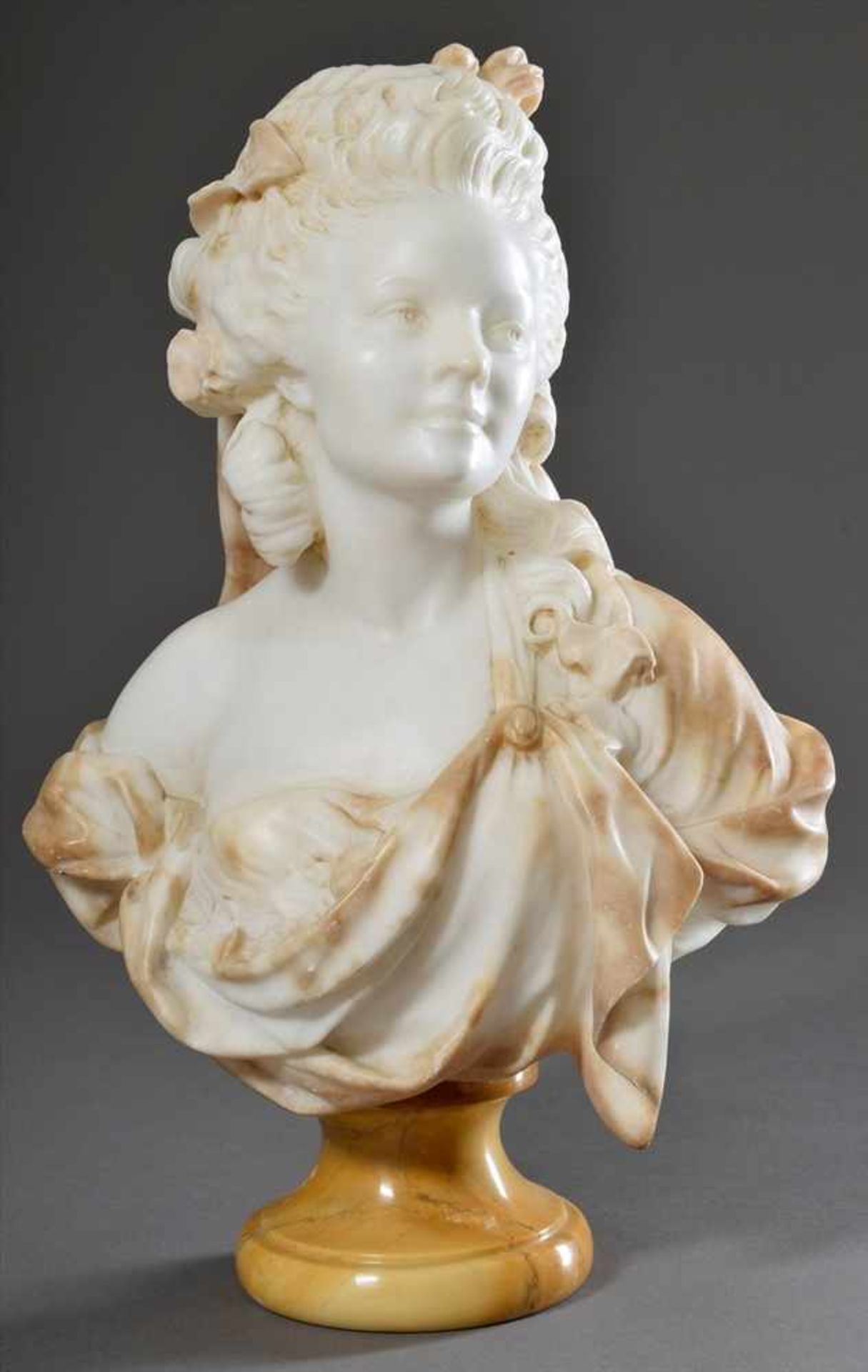 Marmor Büste "Madame Du Barry", in weiß/gelbem Marmor, 19. Jh., H. 39cm, minimal bestoßenMarble bust