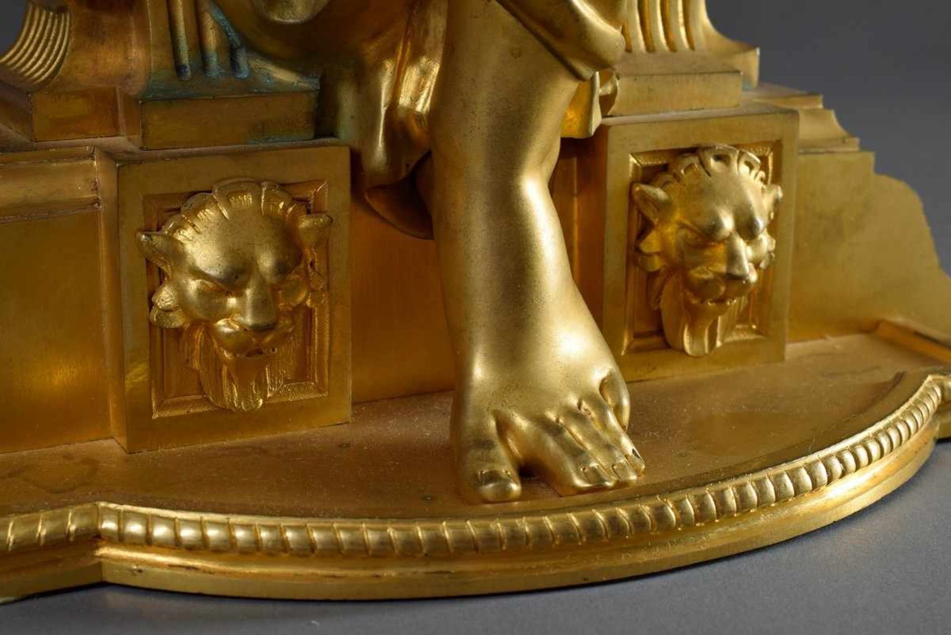 Dumaige, Henry Étienne (1830-1888) "Sitzende auf Säule", feuervergoldete Bronze, seitlich sign., - Bild 8 aus 9