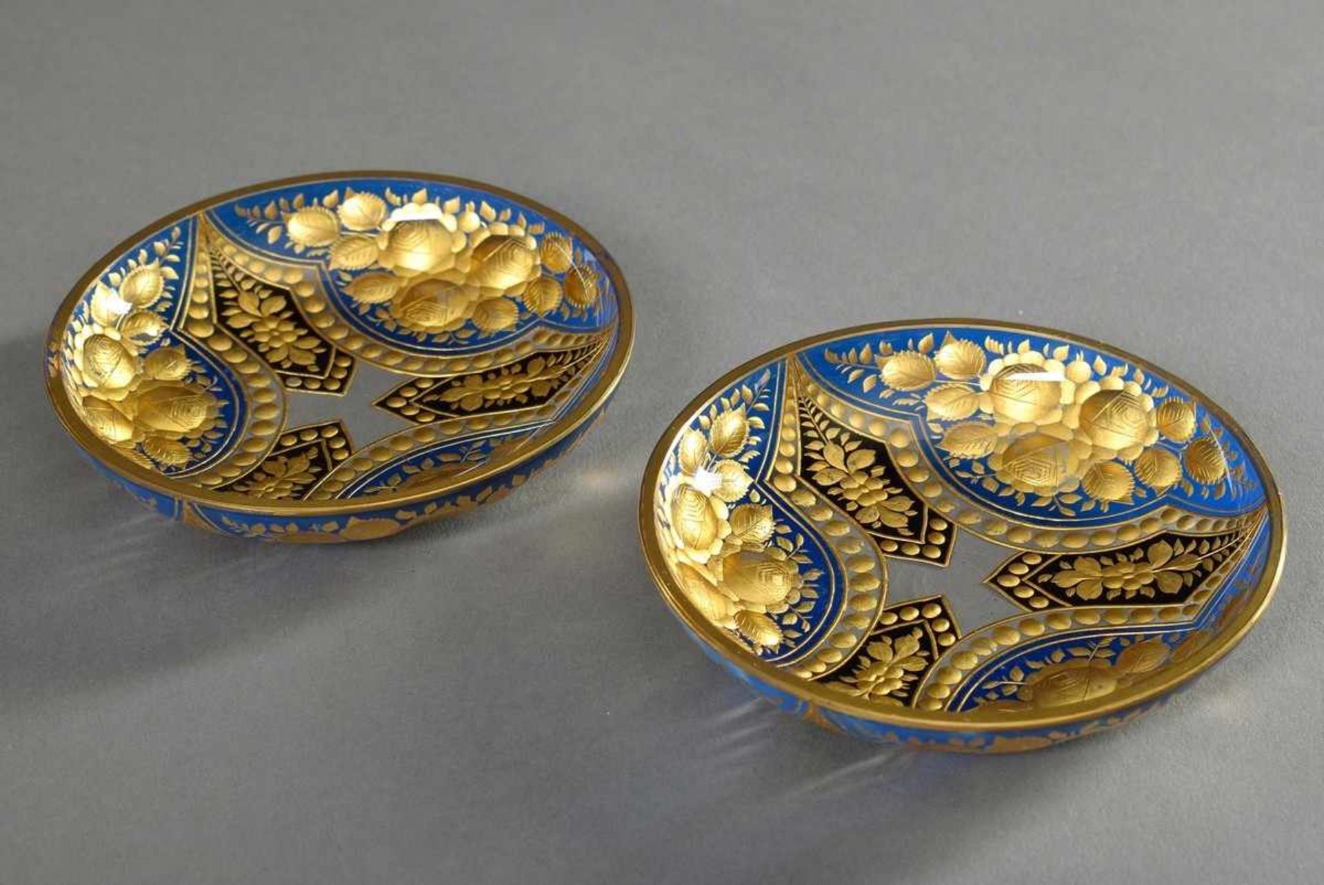 2 Diverse Teller mit Gold übermaltem Floralschliff "Rosen", Ø 10,5cm, etwas berieben2 Various plates - Bild 4 aus 4