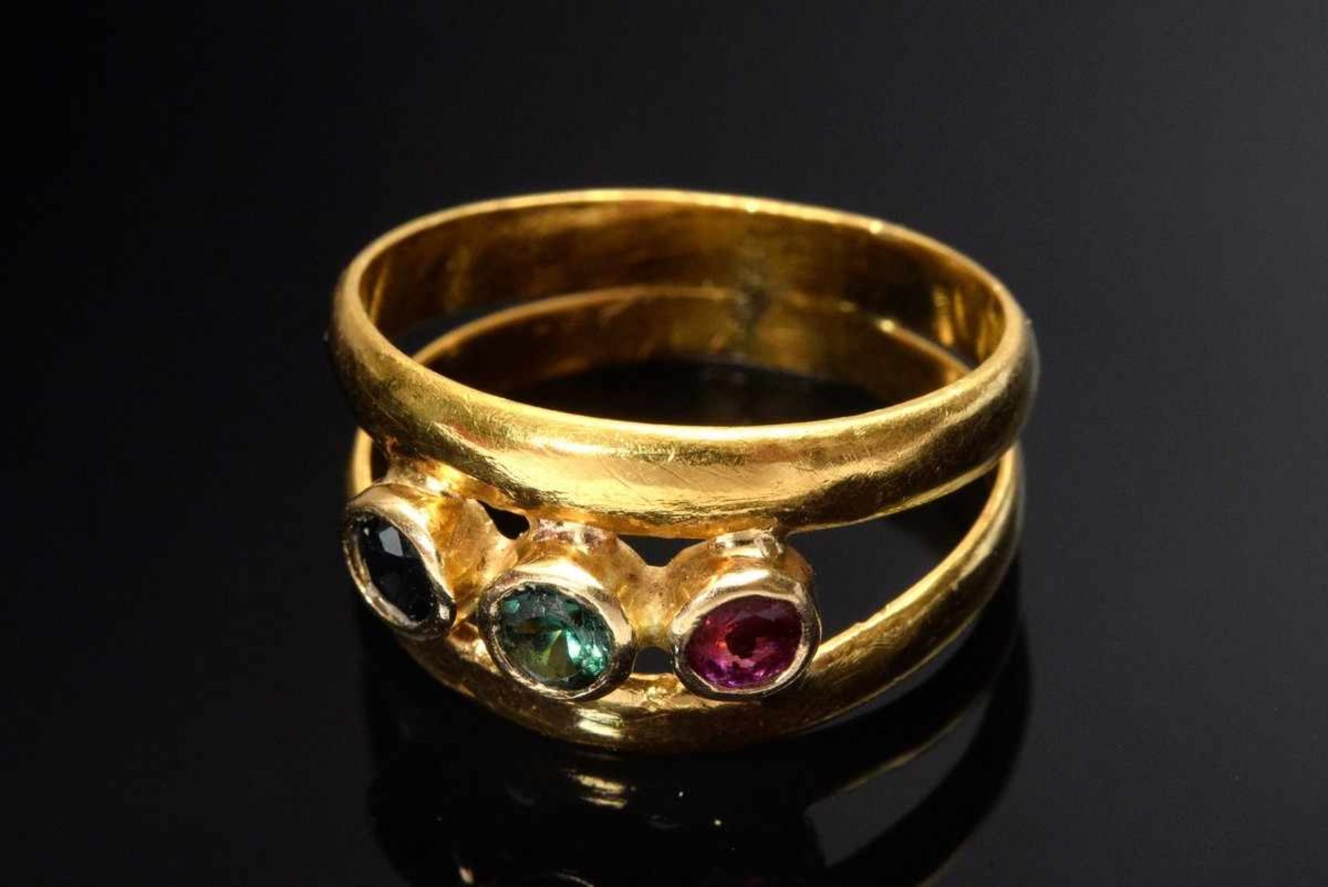 GG 960 Ring mit doppelter Schiene und Saphir, Rubin, Smaragd in schlichter Fassung, MZ: SB, 4,3g, - Bild 2 aus 2