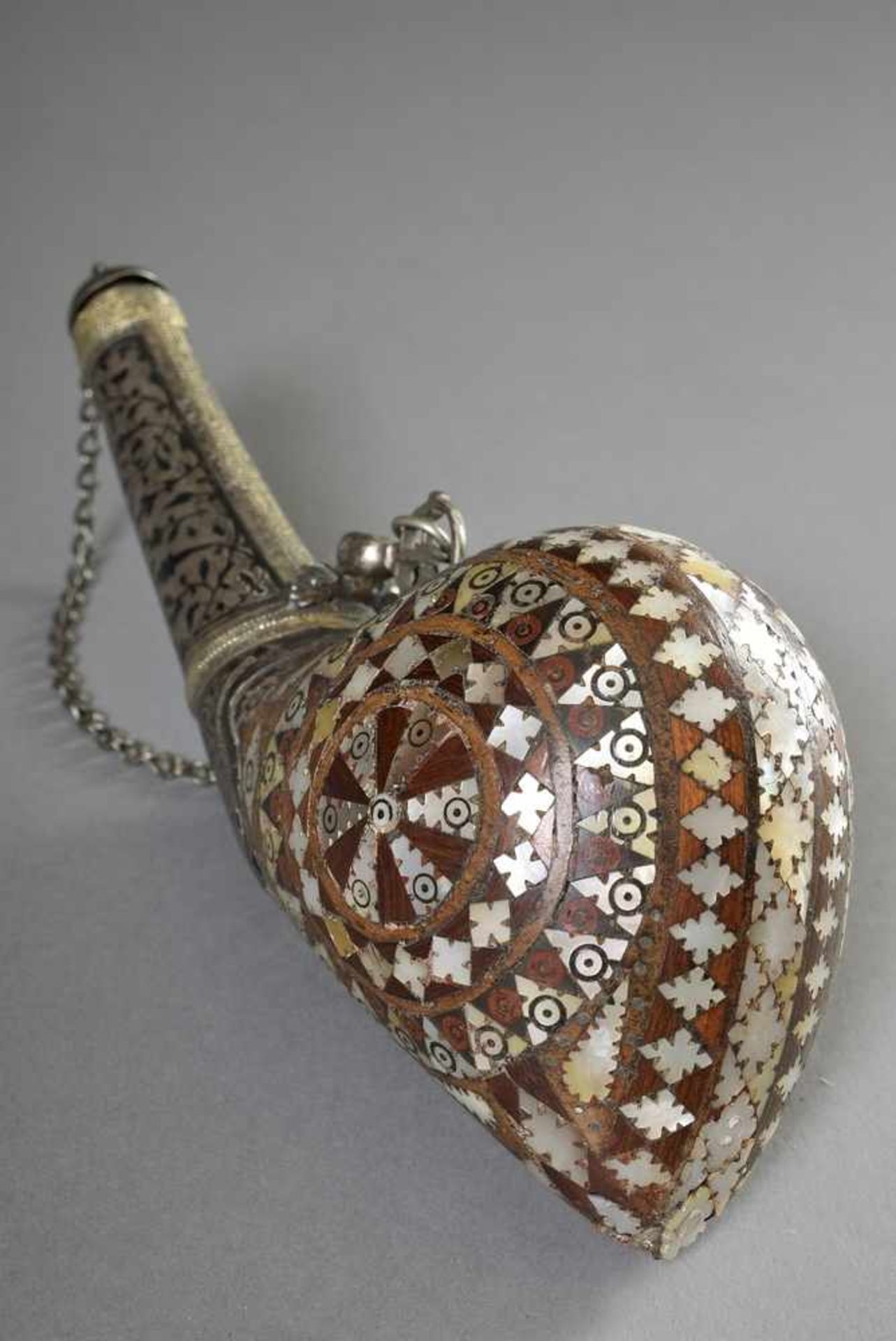 Orientalisches Pulverhorn, Holz mit Perlmutt Intarsien und Niello Silber, H. 22cm, kleine - Image 2 of 6