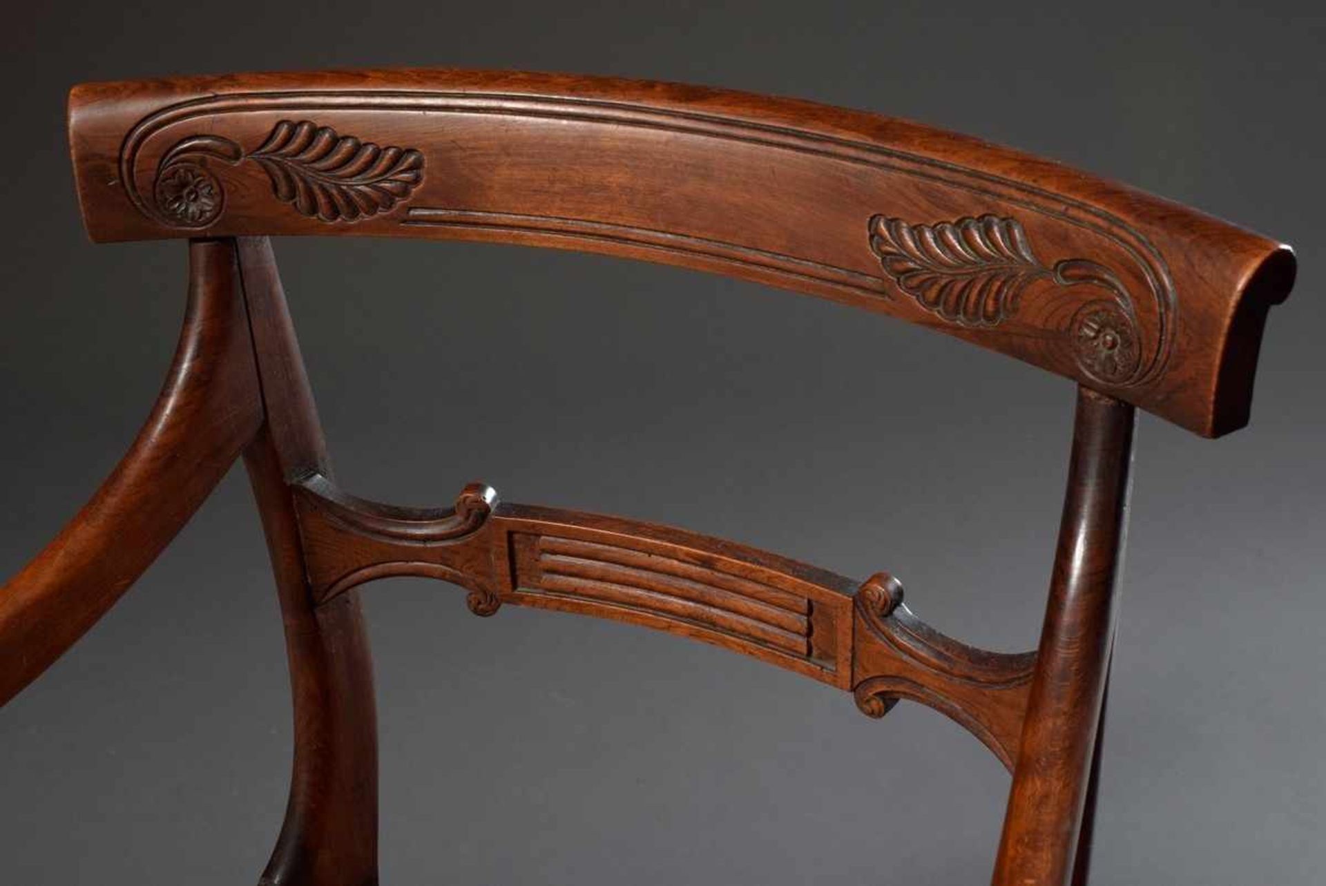 6 Teile Regency Stuhlsatz mit beschnitztem Rückenbrett, Säbelbeinen und Geflechtsitz, bestehend aus: - Bild 6 aus 6