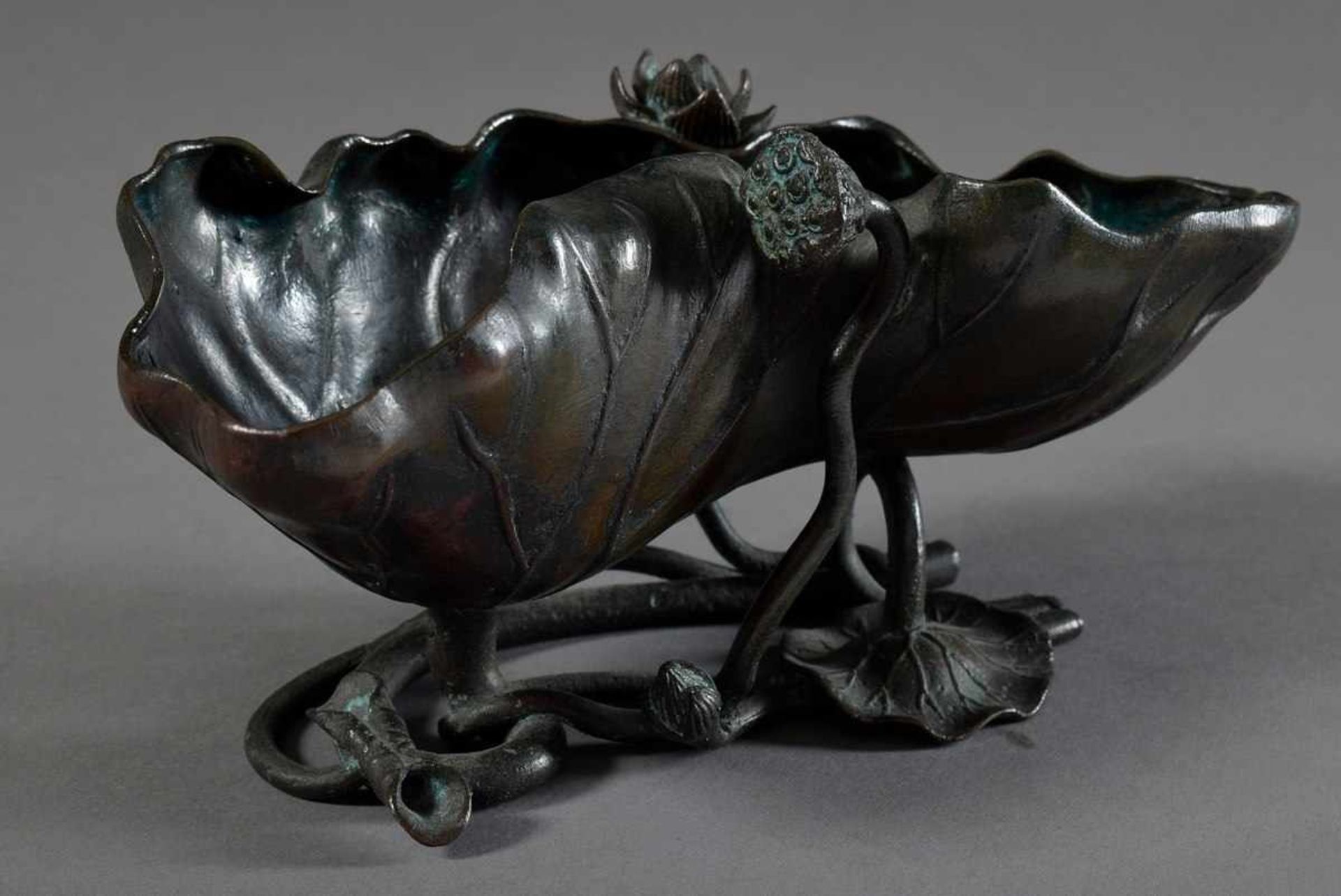 Japanische Bronze Schale "Lotusblatt", gemarkt "Japan", 20. Jh., 9,5x20x9cmJapanese bronze bowl " - Image 3 of 6