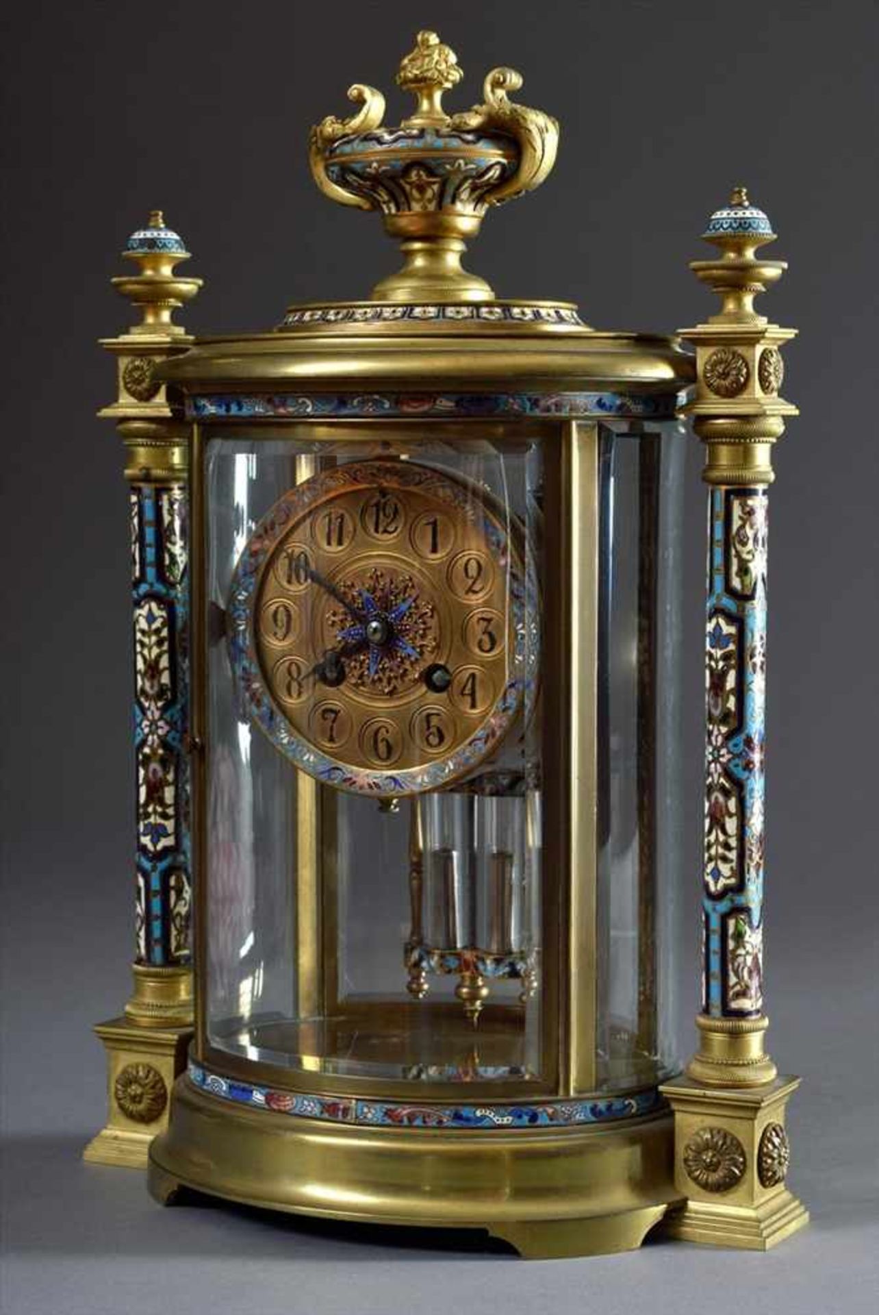 Pendule in ovalem Glasgehäuse mit Champlévé Säulen und Sockel, Quecksilberpendel, Georges Mégnin -