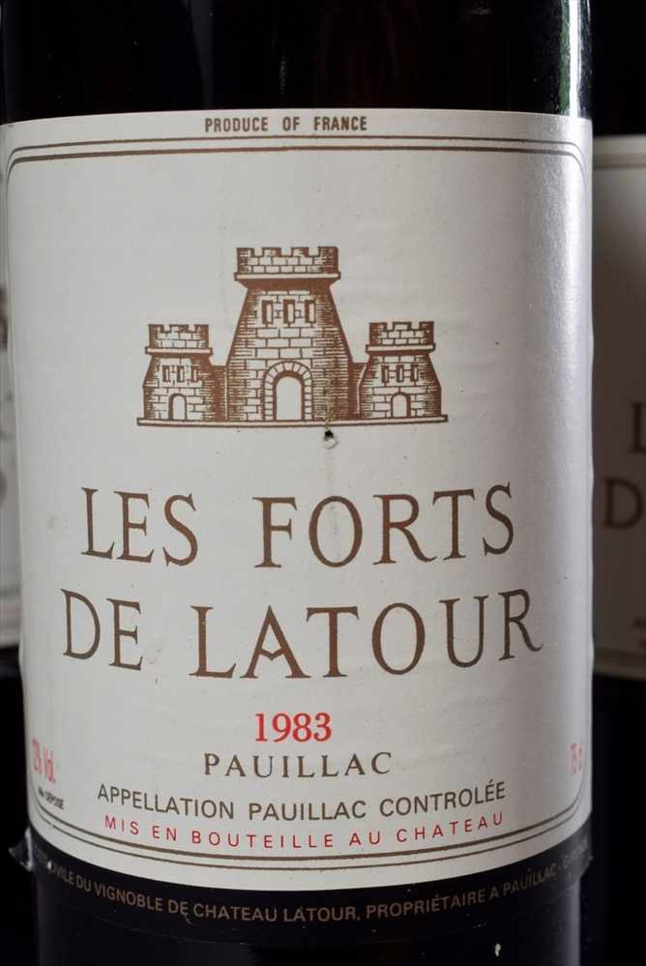 3 Flaschen Rotwein "Les Forts de Latours, Pauliac", 1983, Schlossabfüllung, enthält Sulfite3 bottles - Bild 2 aus 3