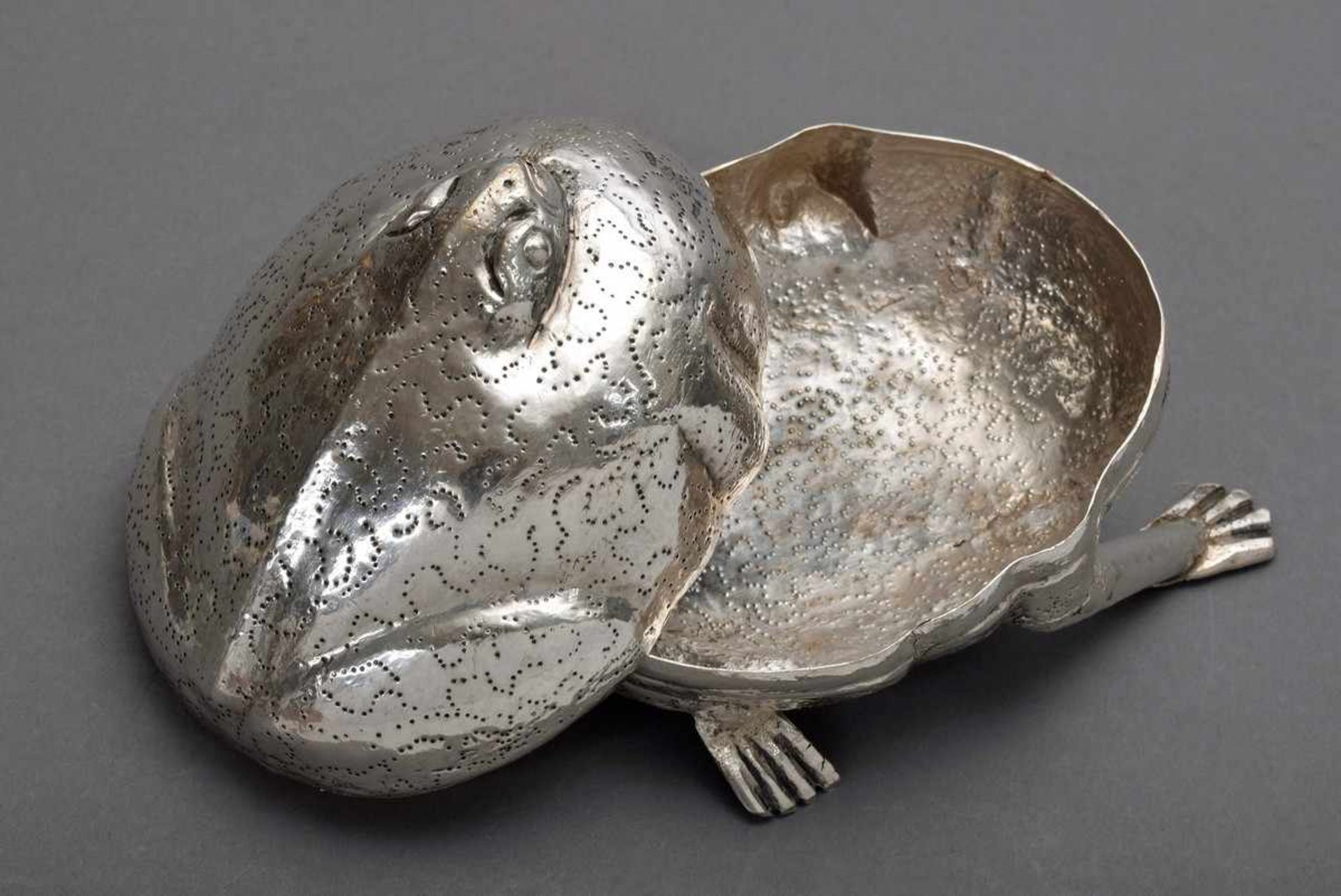 Südostasische Deckeldose "Frosch", Silber ungepunzt, 102g, H. 7cmSoutheast Asian box with cover " - Bild 2 aus 2