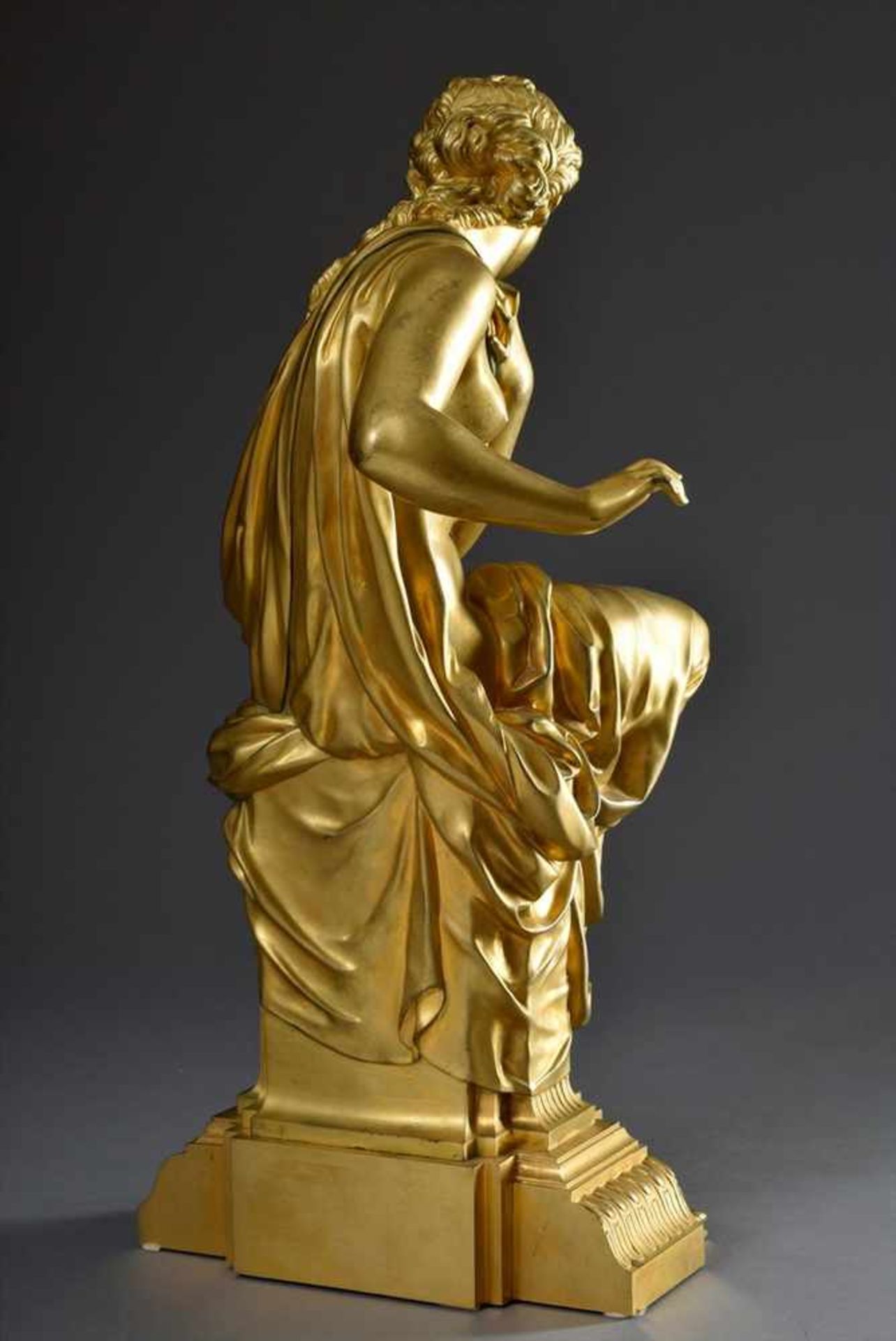 Dumaige, Henry Étienne (1830-1888) "Sitzende auf Säule", feuervergoldete Bronze, seitlich sign., - Bild 7 aus 9