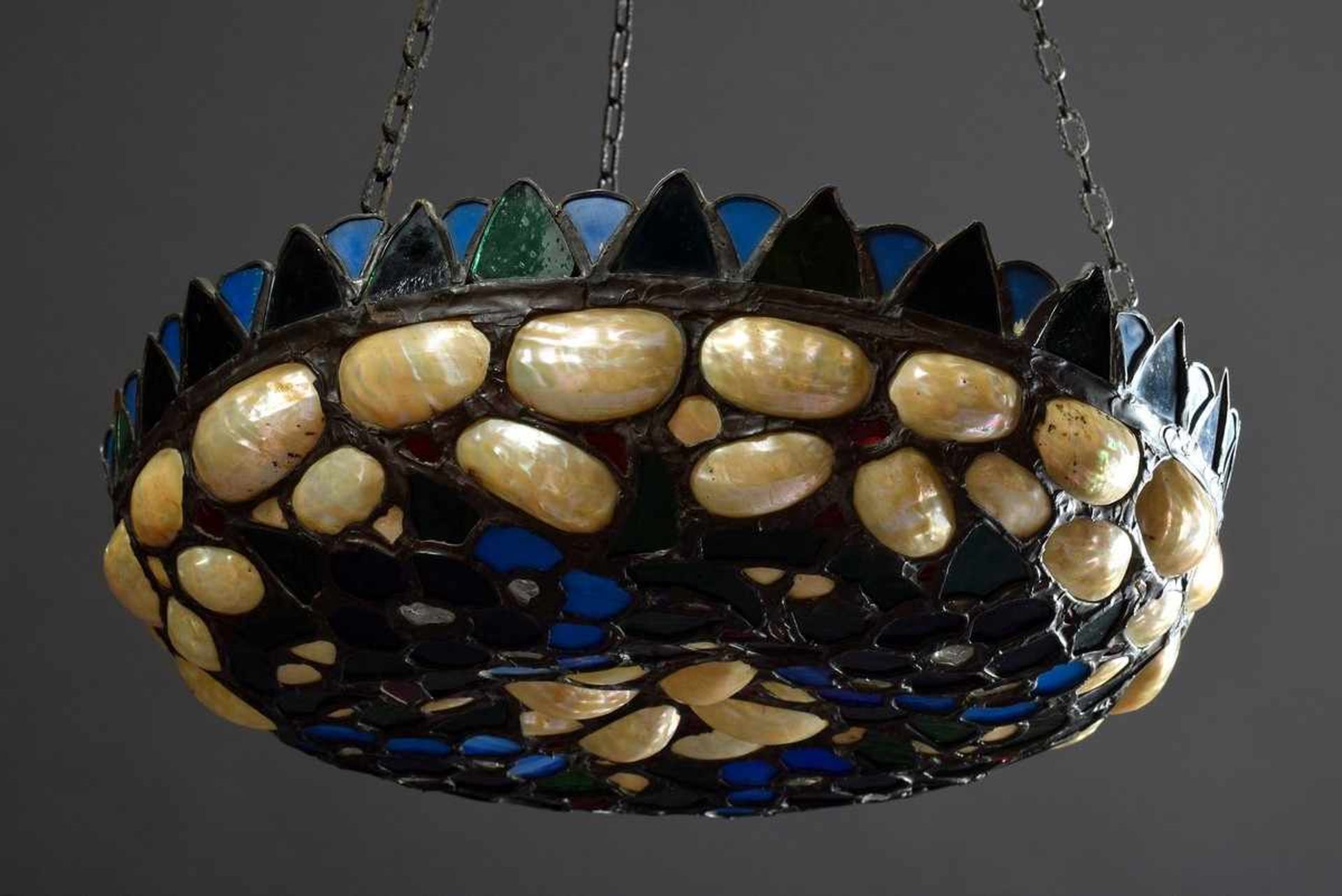 Jugendstil Deckenlampe mit buntem Glas und Muscheln in Bleiverglasung, Ø 39cmArt Nouveau ceiling - Bild 2 aus 3