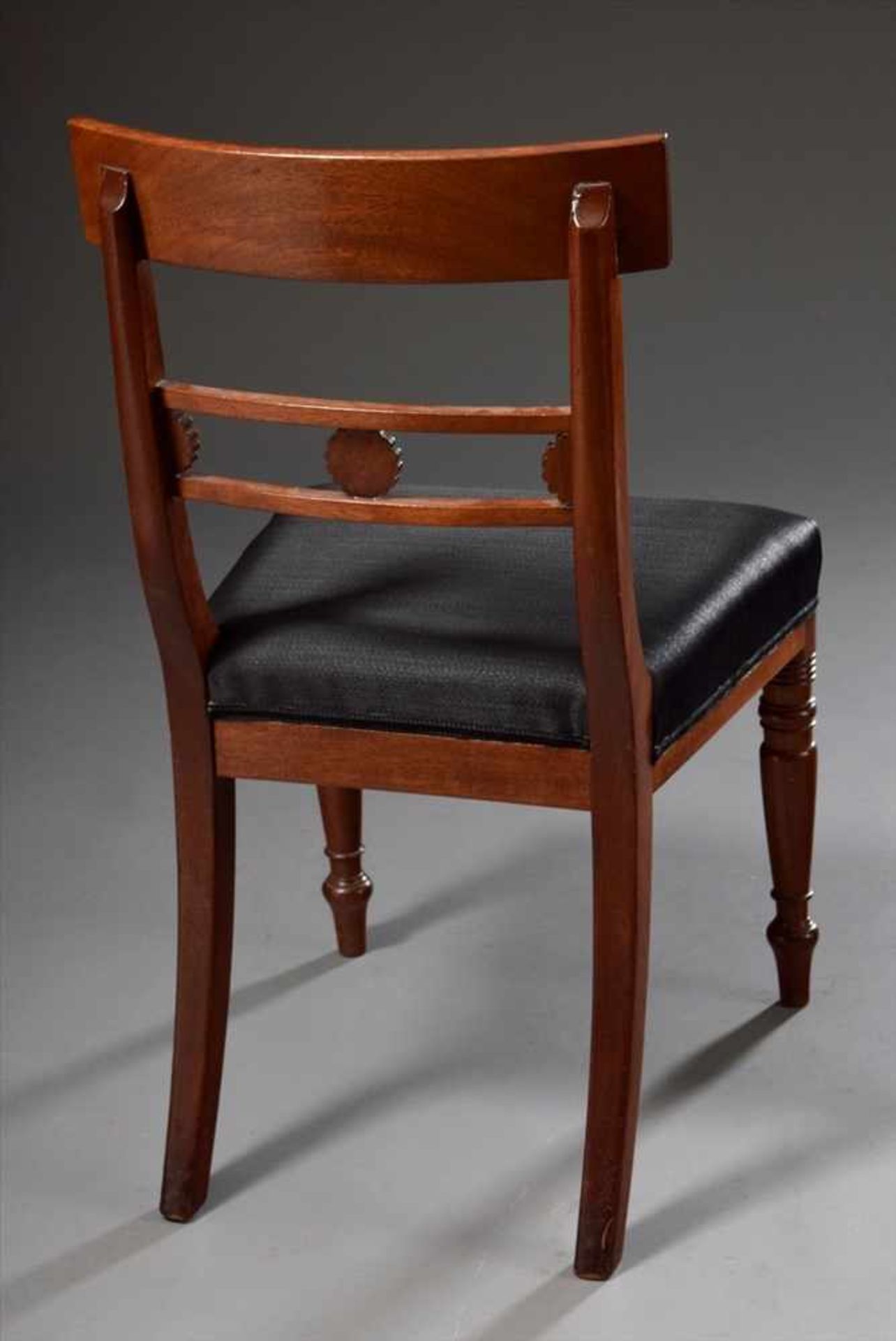 6 Georgian Stühle mit Schaufellehne und geschnitzten Rosetten im Rückenbrett, Mahagoni/ - Bild 3 aus 4