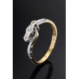 Zarter GG 750 Ring mit 3 kleinen Diamanten in platinierter Fassung, 2,7g, Gr. 56Delicate GG 750 ring