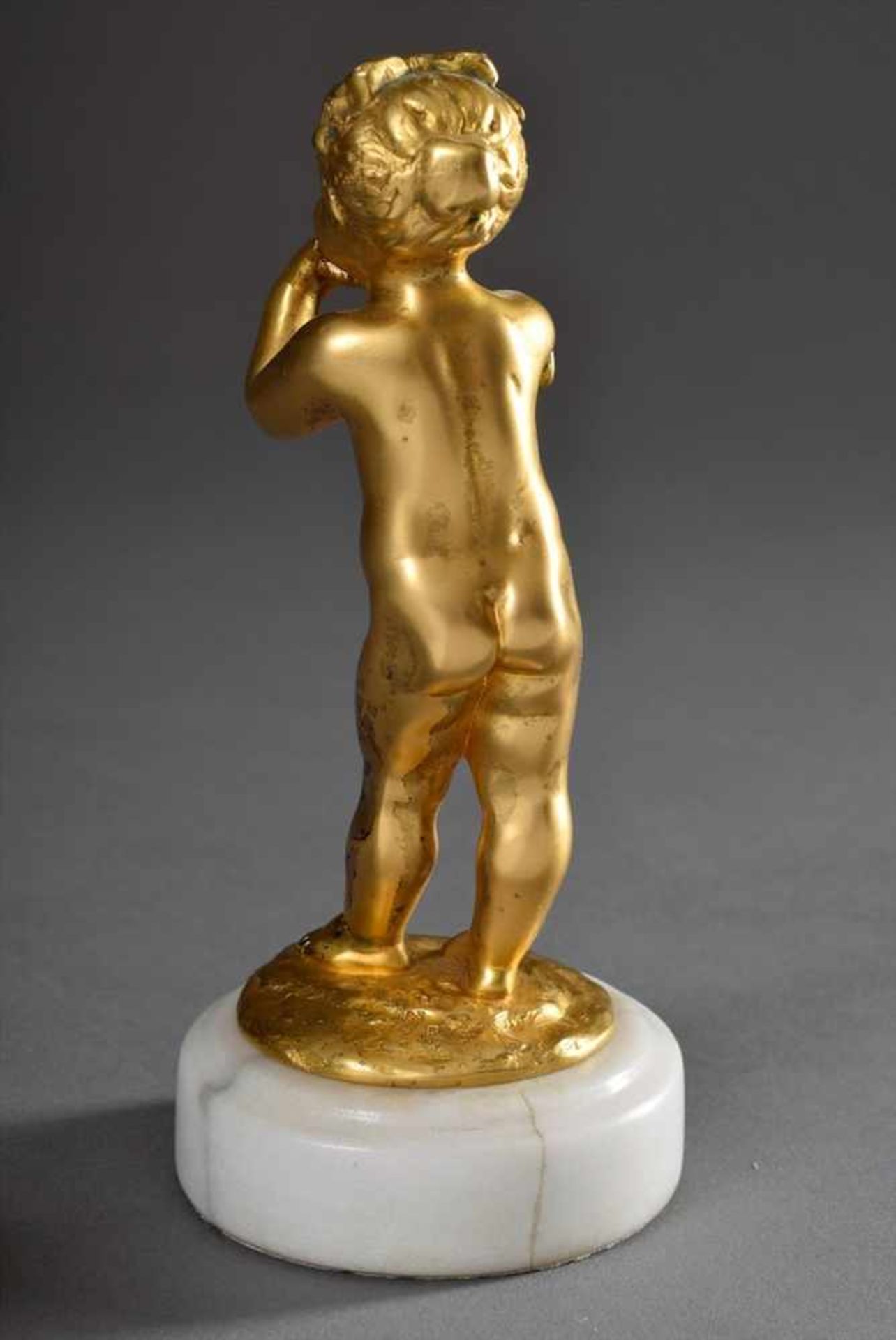 Kley, Louis (1833-1911) "Amorette", feuervergoldete Bronze auf weißem Marmorsockel, H. 14,5cmKley, - Bild 2 aus 5