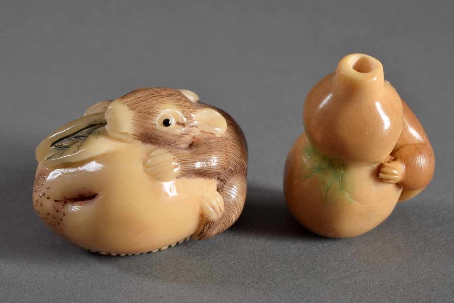 2 Diverse Katabori Netsuke "Ratte mit Flaschenkürbis" und "Ratte mit Pfirsich", Tagua Nuss mit - Bild 5 aus 5