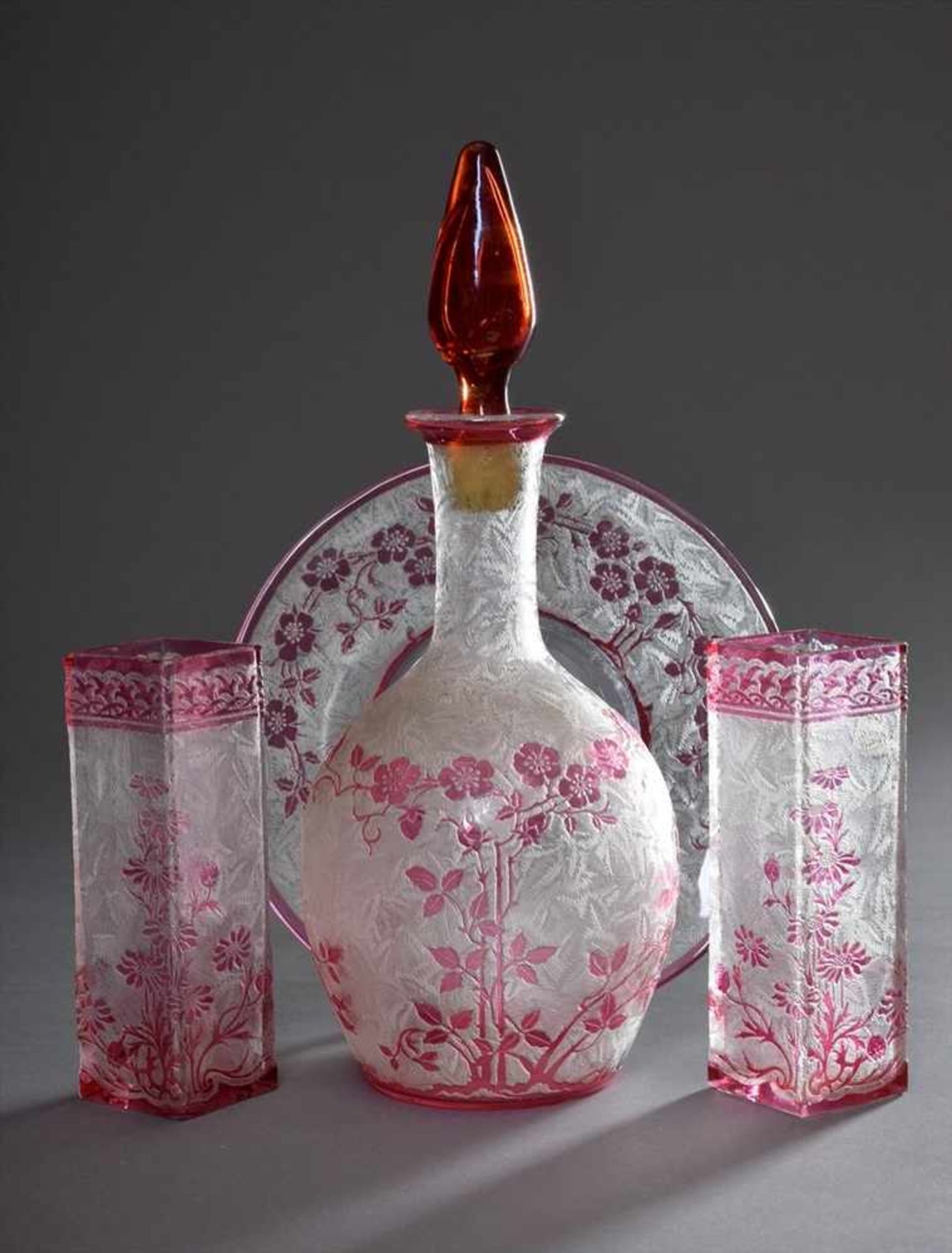 4 Diverse Teile Val Saint Lambert Eisglas mit rosé Überfang "Ranken", geschliffen und geätzt,